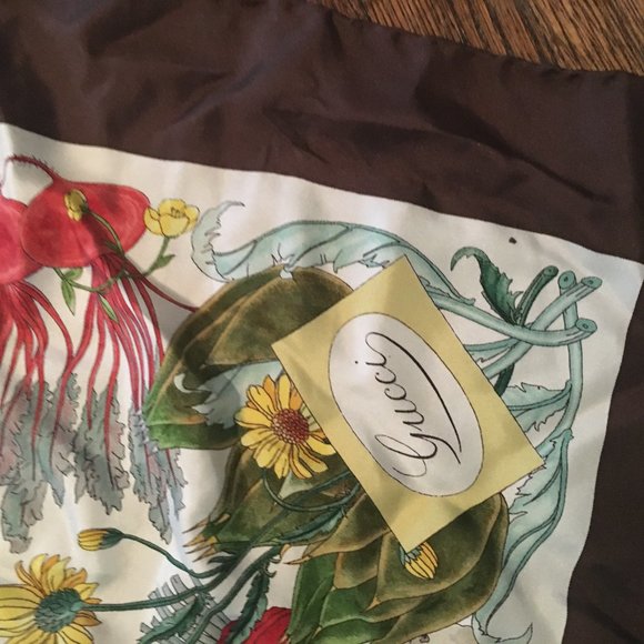 Gucci Authentic Silk Scarf Flora and Fauna - Picture 2 of 3